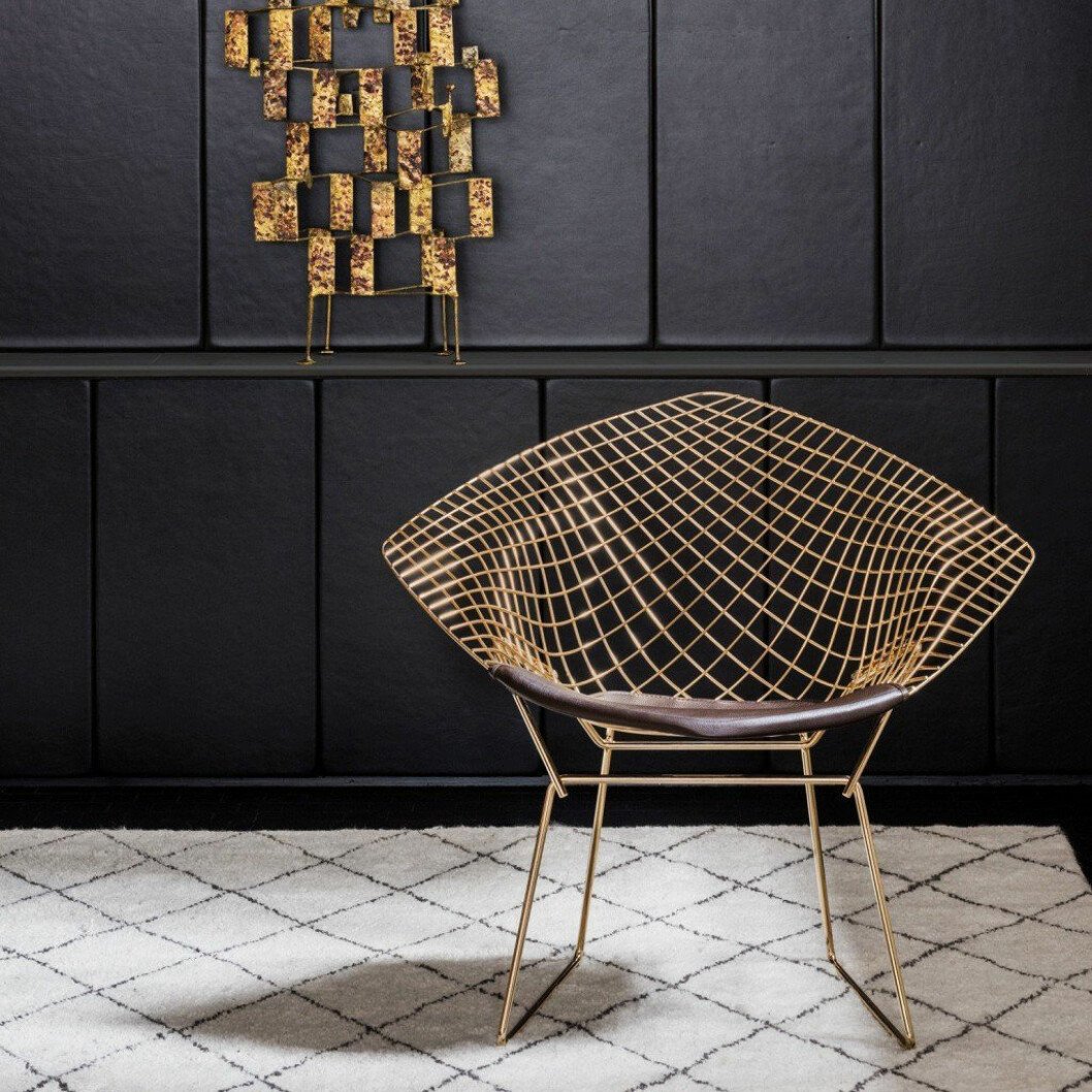 Via: <a href="http://www.yliving.com/blog/knoll-in-literally-18k-gold/" target="_blank">Y Living</a> 01. art-deco-chair