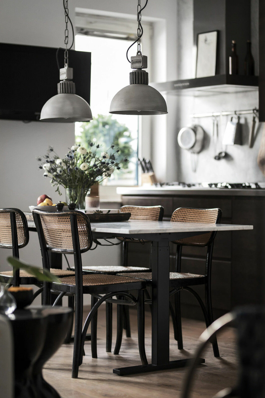 Foto: Adam Helbaoui/<a href="https://www.instagram.com/kronfoto/" target="_blank">Kronfoto</a> Styling: <a href="https://www.wallesochwalles.se/" target="_blank">Walles & Walles</a> för <a href="https://www.instagram.com/alexanderwhitesthlm/" target="_blank">Alexander White</a>/mäklare: Wilhelmina Bonde Alfvén