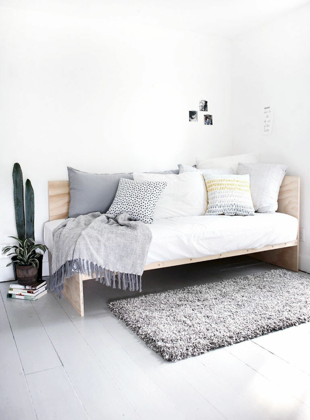 Via: <a href="http://themerrythought.com/diy/diy-plywood-daybed/" target="_blank">The Merrythought</a> 02. day.bed