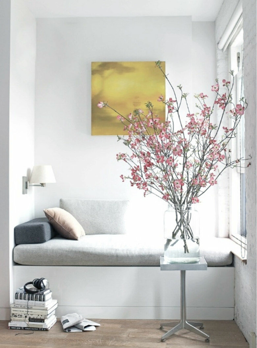 Via: <a href="http://www.thefashionmedley.com/2013/05/10/sacred-space/" target="_blank">The Fashion Medley</a> 03. day-bed
