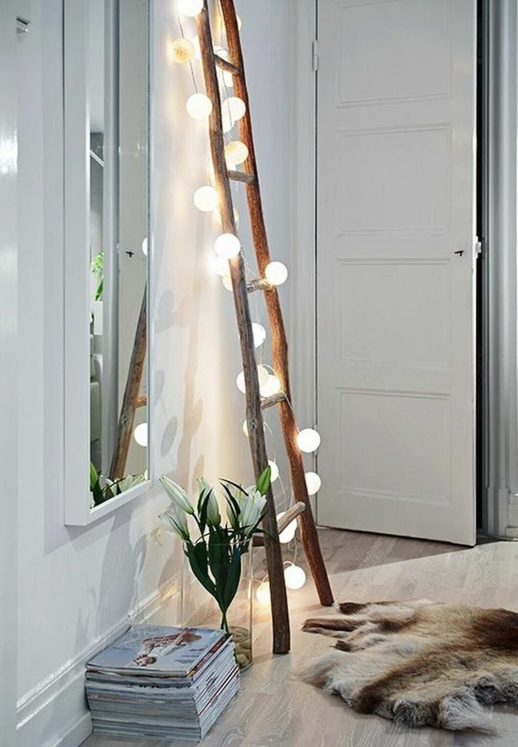 Via: <a href="http://www.brit.co/string-lights-decor/" target="_blank">Brit</a> Via: Brit
