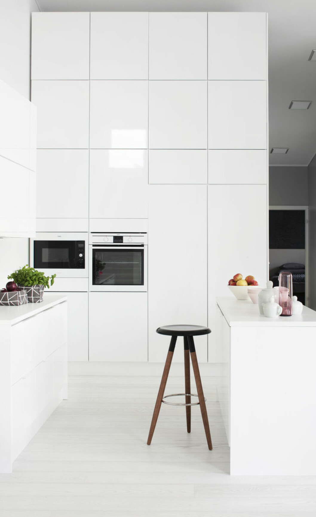 Via: <a href="http://www.lauraseppanen.com/gallery/prop-styling-housing-fair-finland-2012/" target="_blank" rel="noopener">Laura Seppänen</a> 04. compact-kitchen