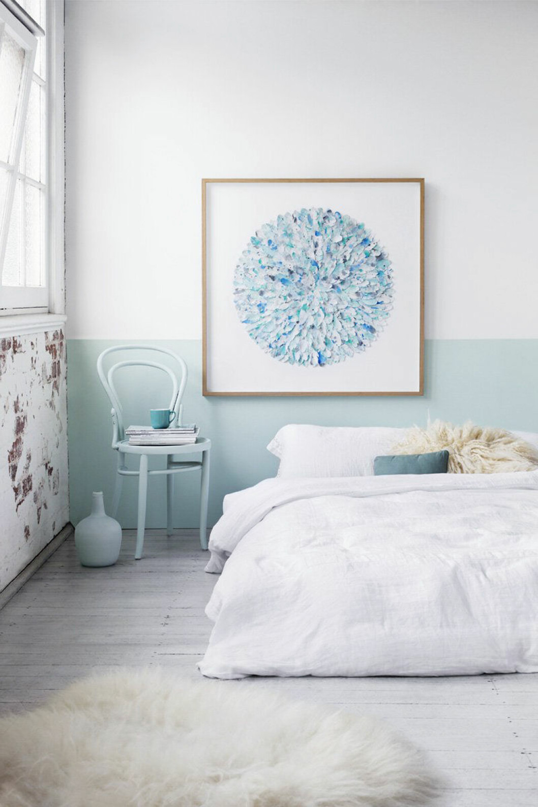 Via: <a href="http://decor8blog.com/2015/05/29/feathered-collages/?utm_source=feedburner&utm_medium=feed&utm_campaign=Feed:+decor8blog+%28decor8%29" target="_blank">Decor8</a> 04. half-painted