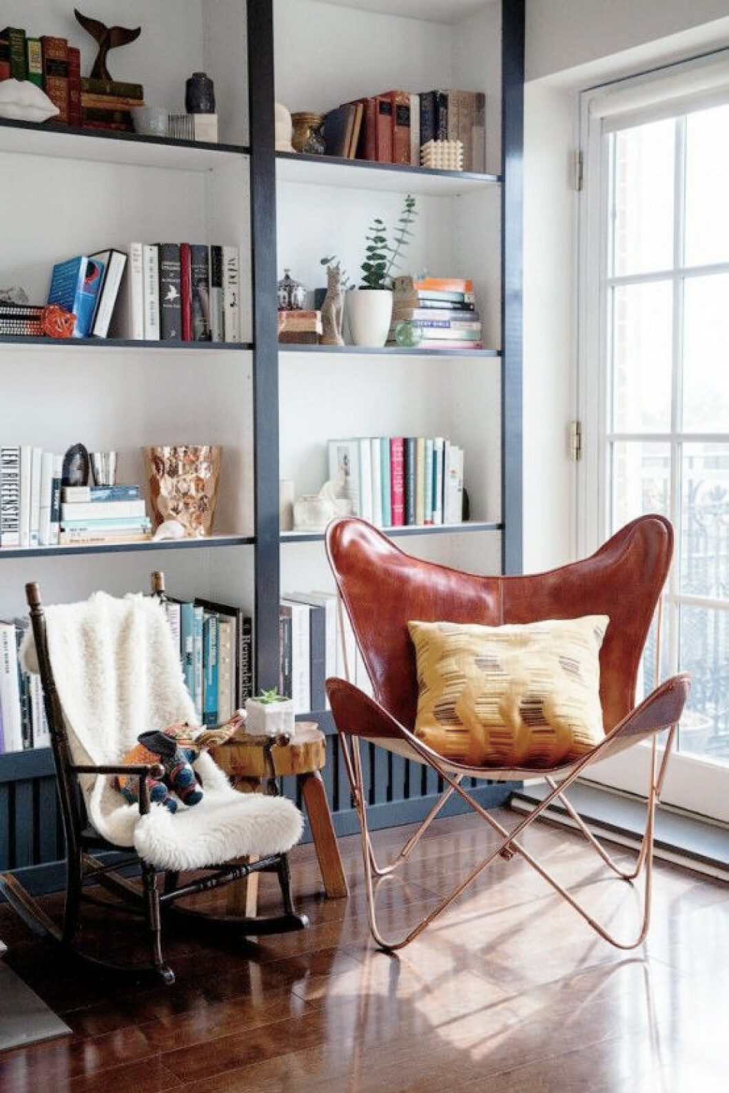Via: <a href="http://www.digsdigs.com/27-awesome-ikea-billy-bookcases-ideas-for-your-home/" target="_blank">Digs Digs</a> 05. billy
