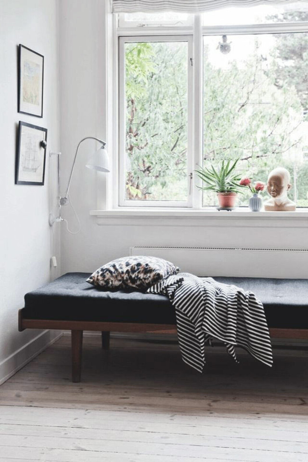 Via: <a href="http://www.myscandinavianhome.com/2015/06/the-home-of-danish-interior-designer.html" target="_blank">My Scandinavian Home</a> 06. day-bed