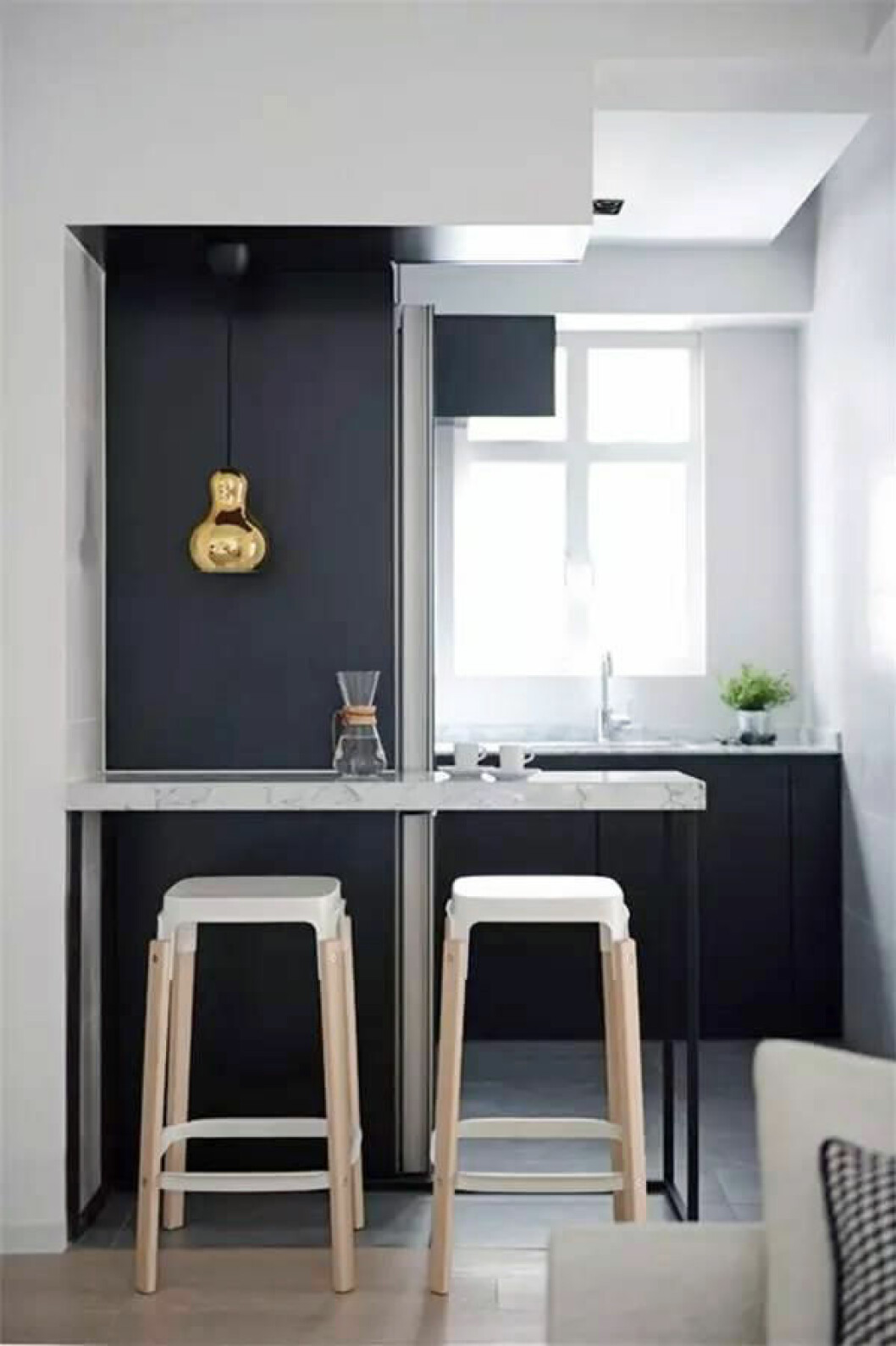 Via: <a href="http://news.twoeggz.com/sheji/2016-01-28/1044864.html" target="_blank" rel="noopener">Two Eggz</a> 09. compact-kitchen