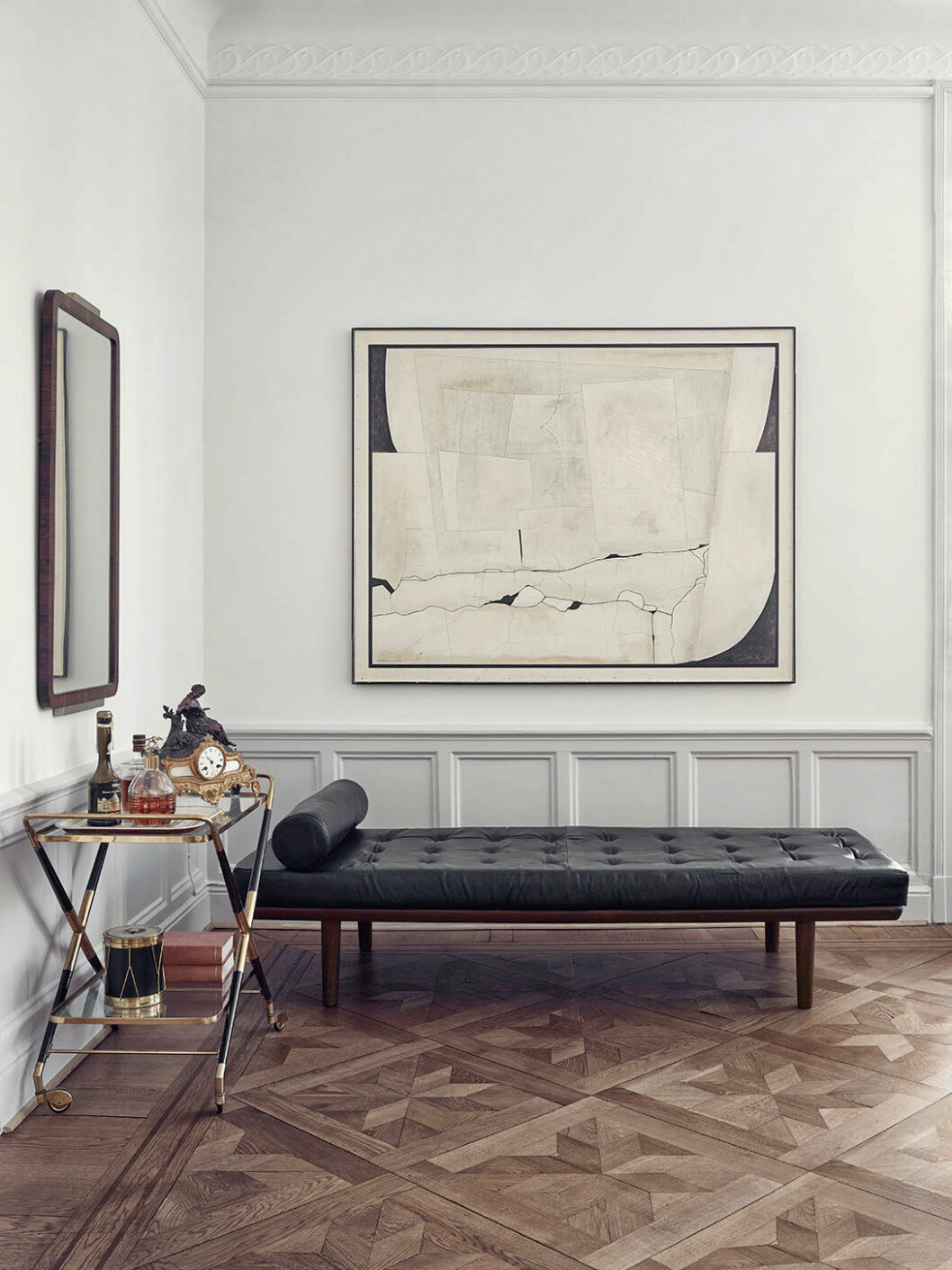 Via: <a href="http://thegloss.ie/2015/08/2015-interiors-trends/" target="_blank">The Gloss</a> 09. day-bed