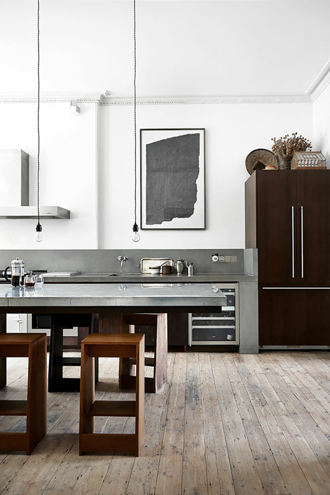 Via: <a href="http://www.remodelista.com/posts/the-new-art-gallery-paintings-in-the-kitchen" target="_blank">Remodelista</a> 10. art-deco