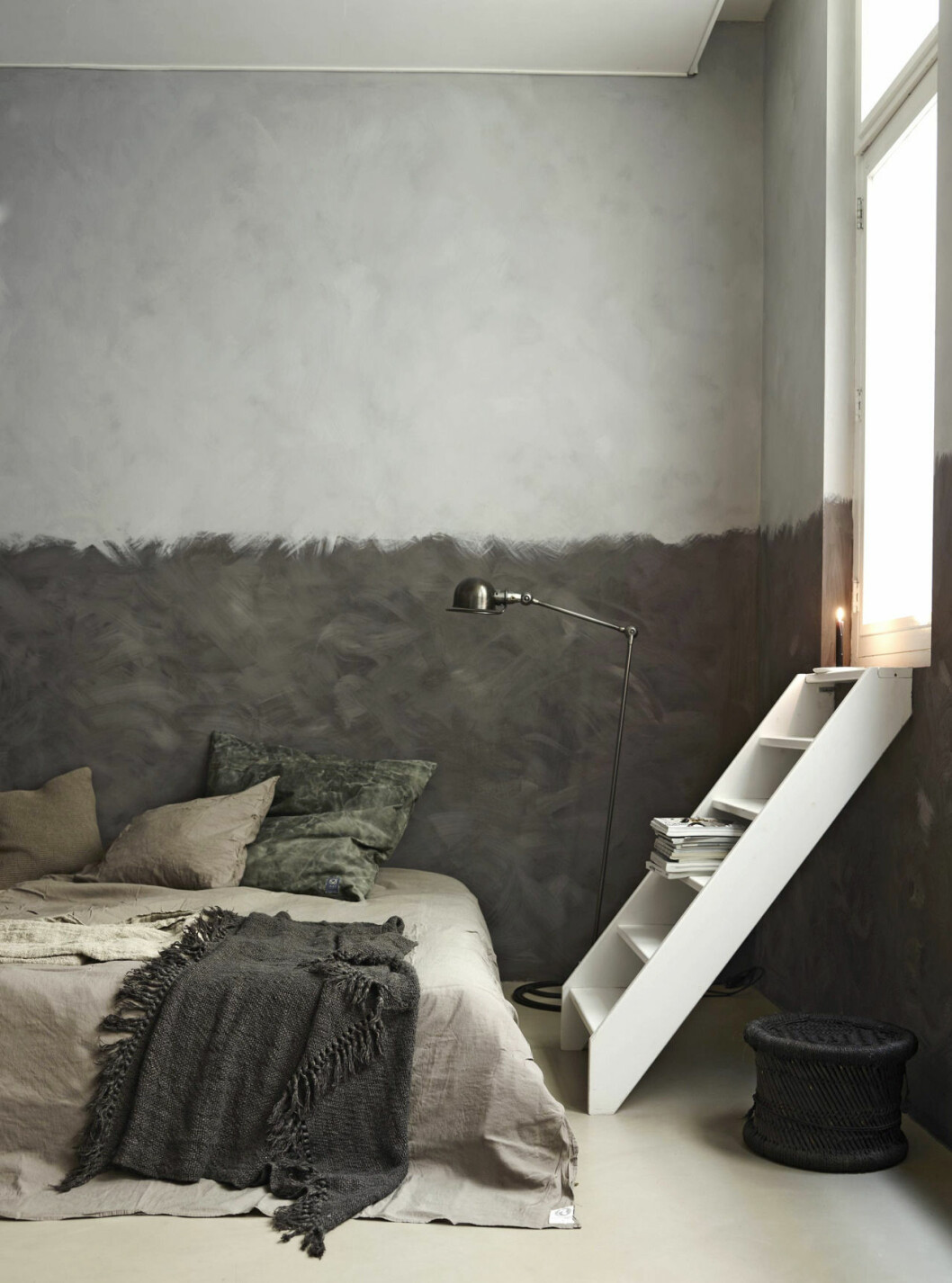 Via: <a href="http://designmeetstyle.com/post/132403125684/gravity-gravity-earthy-colour-inspiration-for" target="_blank">Design Meet Style</a> 11. half-painted