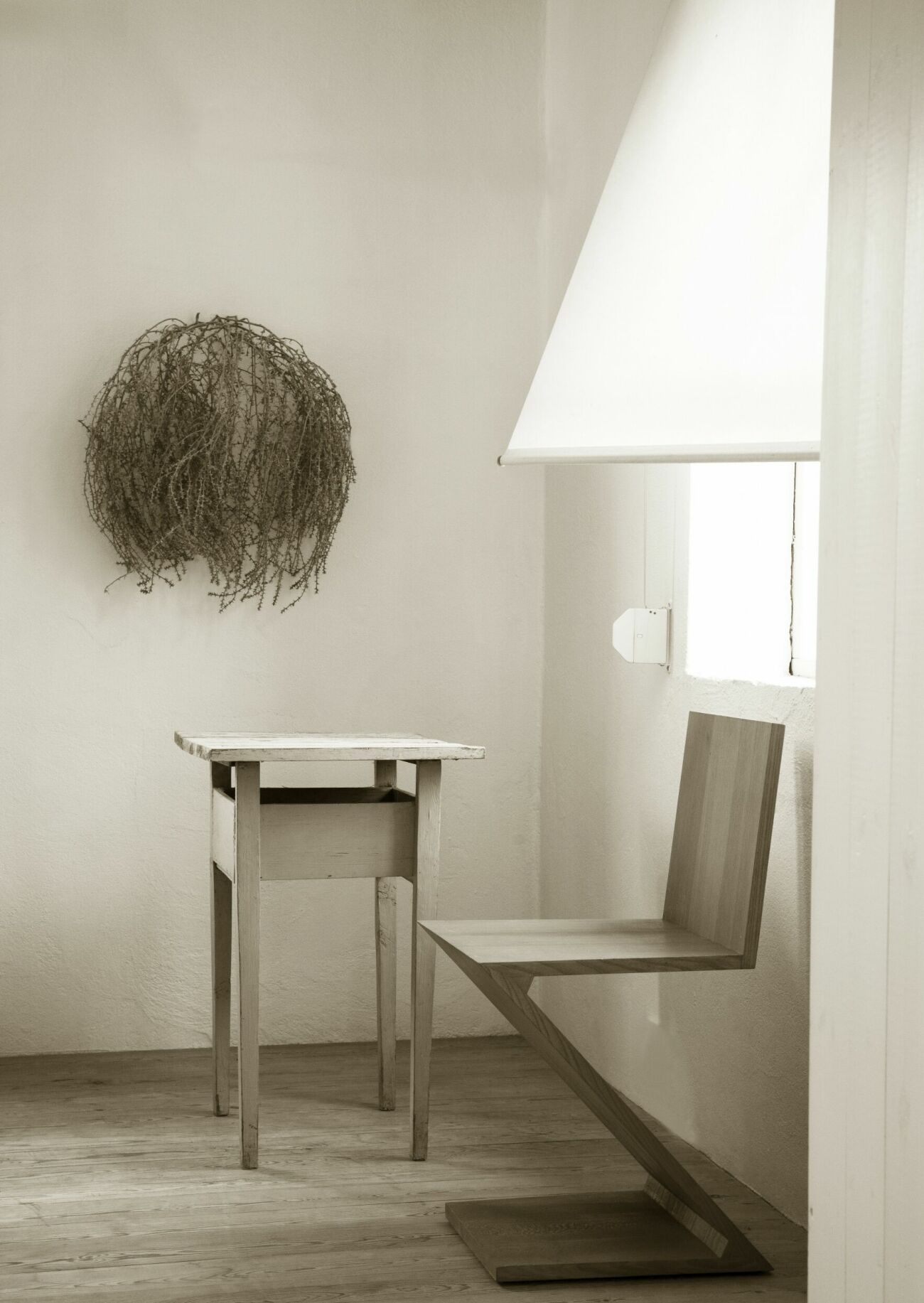 Zigzag-stol av Gerrit Rietveld.