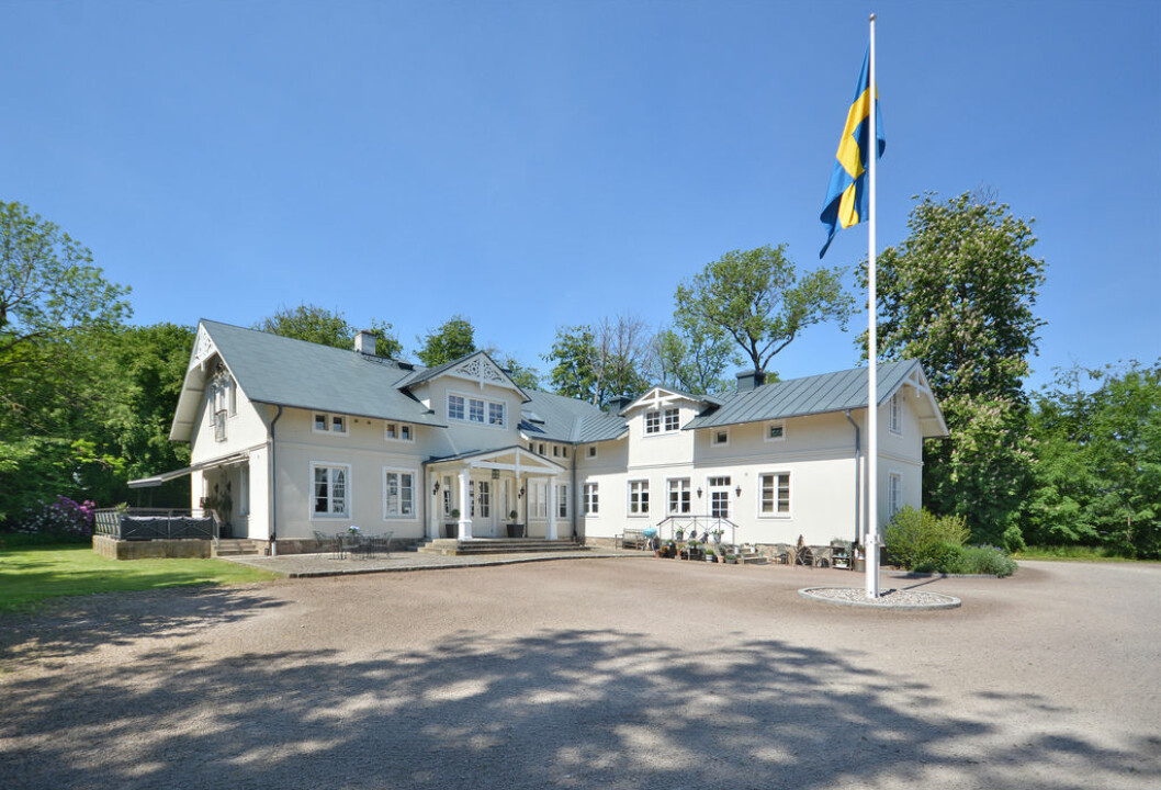Kika in i Henrik Larssons hem hästgården "Henkeborg".