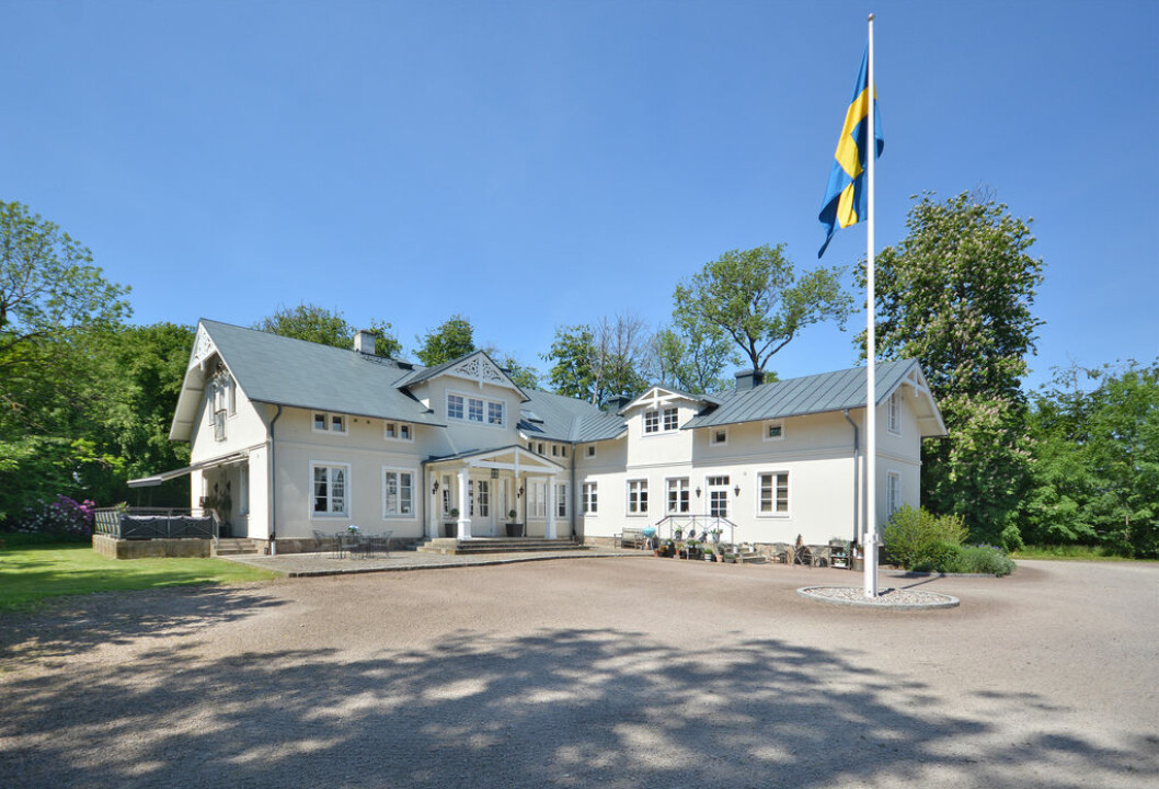 Boningshuset anno 1892. Foto: Catharina Grenestedt Kika in i Henrik Larssons hem hästgården "Henkeborg".