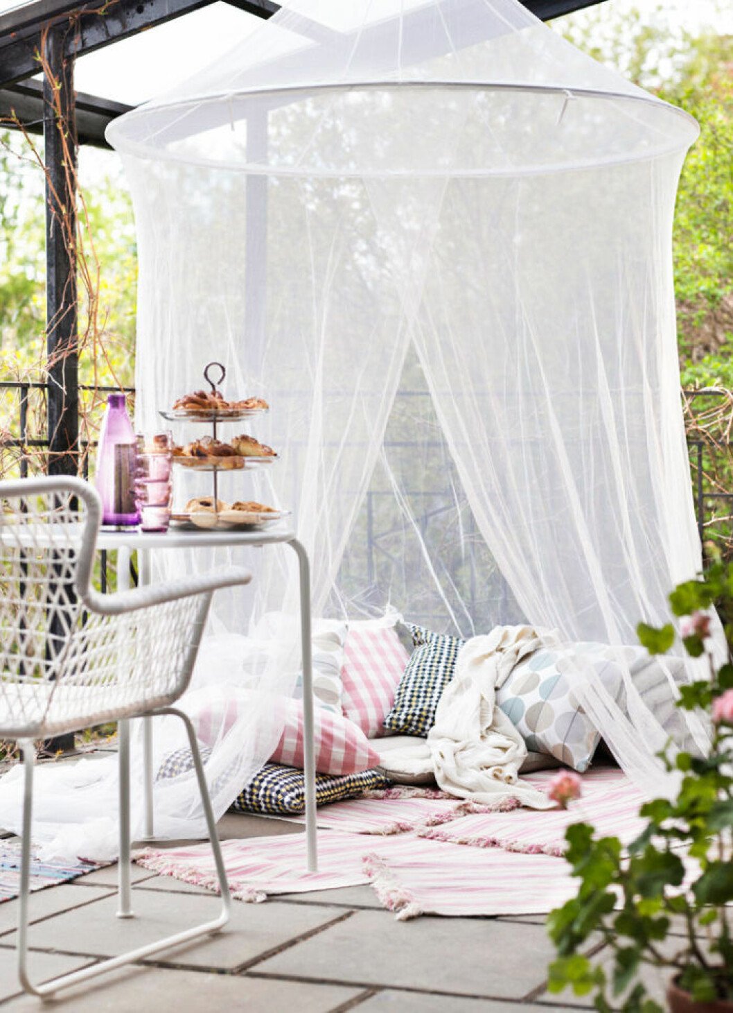 Scandinavian balcony decorated with tulle and pillows.