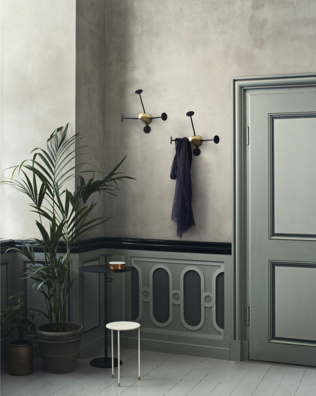 Via: <a href="http://www.gubi.dk/en/products/accessories/storage/mategot/mg-coat-rack/mat%C3%A9got-coatrack_60001-01/" target="_blank" rel="noopener">Gubi</a> 23. plants