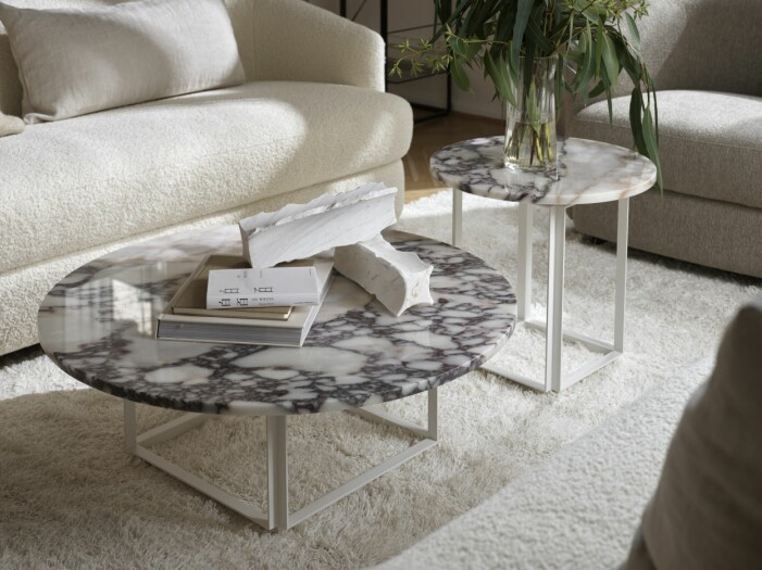 New Works bordsserie <span class=" italic" data-lab-italic_desktop="italic">Florence</span> får sig ett diskret men uppiggande lila lyft. Foto: New works. Trender från 3 days of design, lila marmor