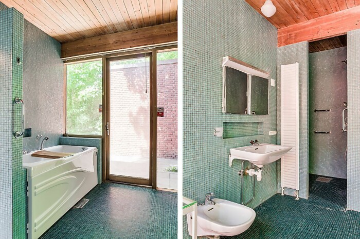 Stort, helkaklat badrum med vacker mosaik och innehållande både dusch och badkar. 60-talsvillan i Bellevue i Limhamn otroliga detaljer badrum mosaik original