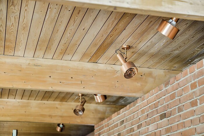 Originalspottar i koppar. 60-talsvillan i Bellevue i Limhamn otroliga detaljer spotlight koppar