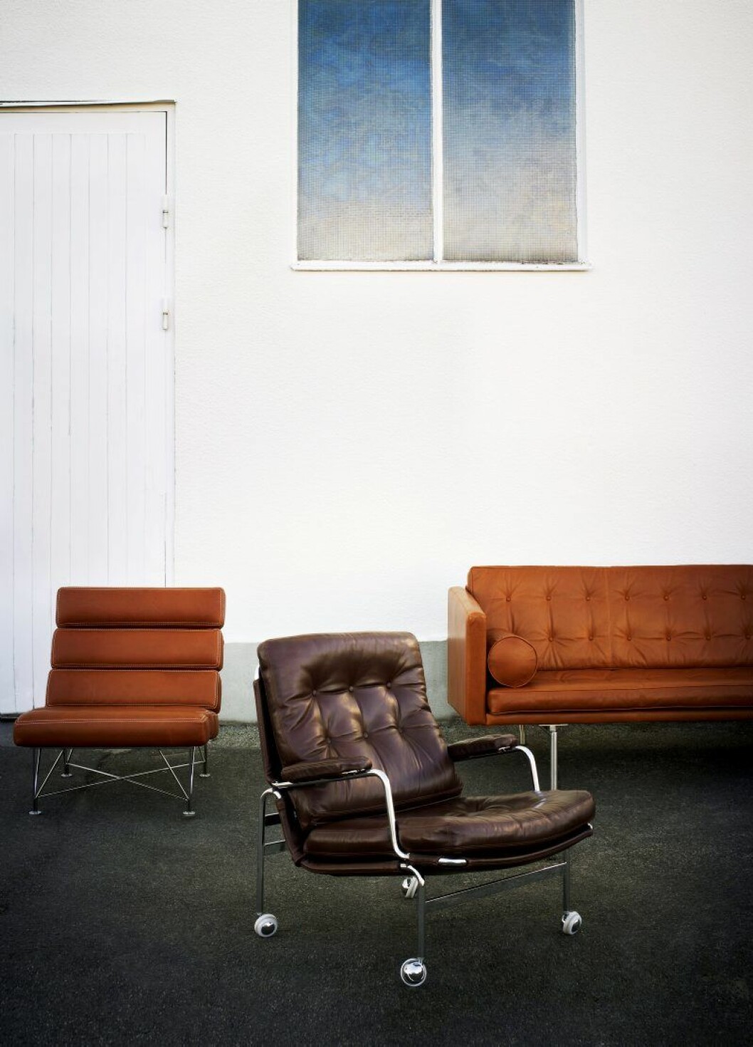<em>Spider chair</em> (1982), ritad av Dux. Karin, älskad och plagierad, samt <em>Ritzy</em> (2001). Spider chair (1982), ritad av Dux. Karin, älskad och plagierad, samt Ritzy (2001).