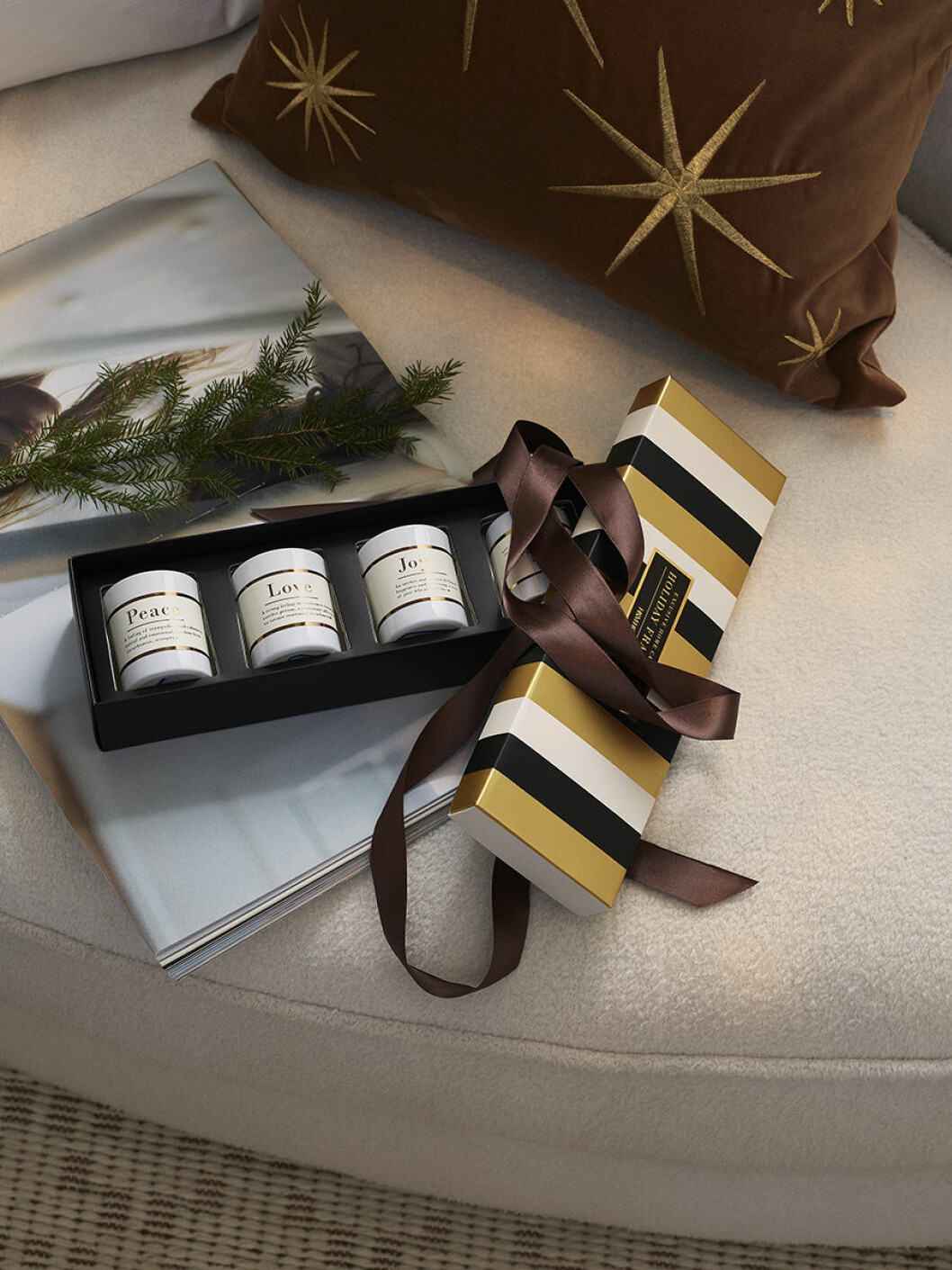 hm home golden present