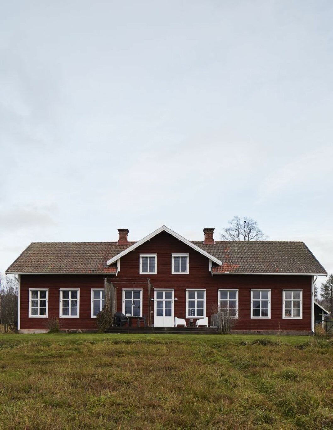Den gamla skolan sedd från strandkanten. 99735_ylva_skarp_475lev