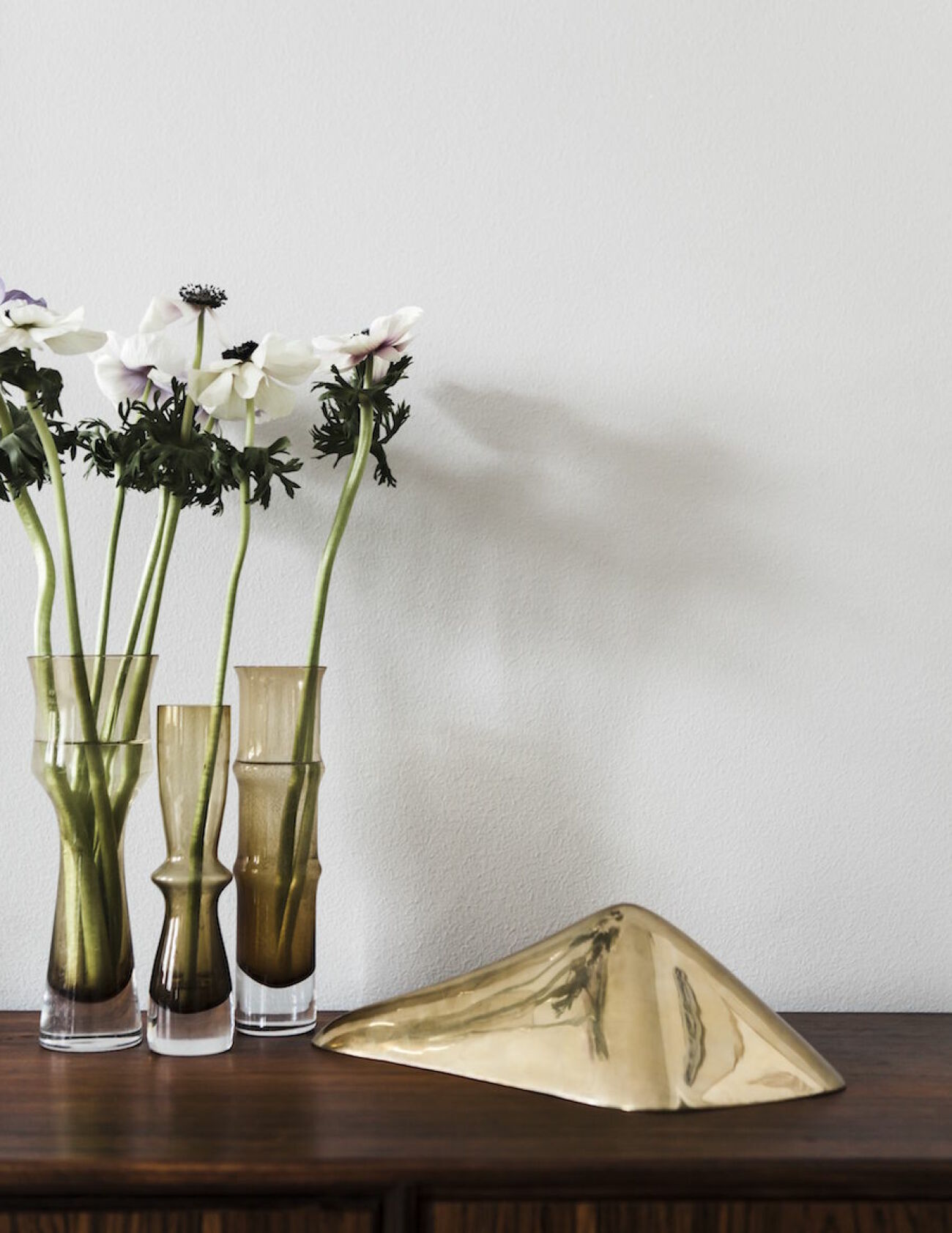 Bild på vaser från Jonathan Sandler hemma hos Frida Gustavsson. 