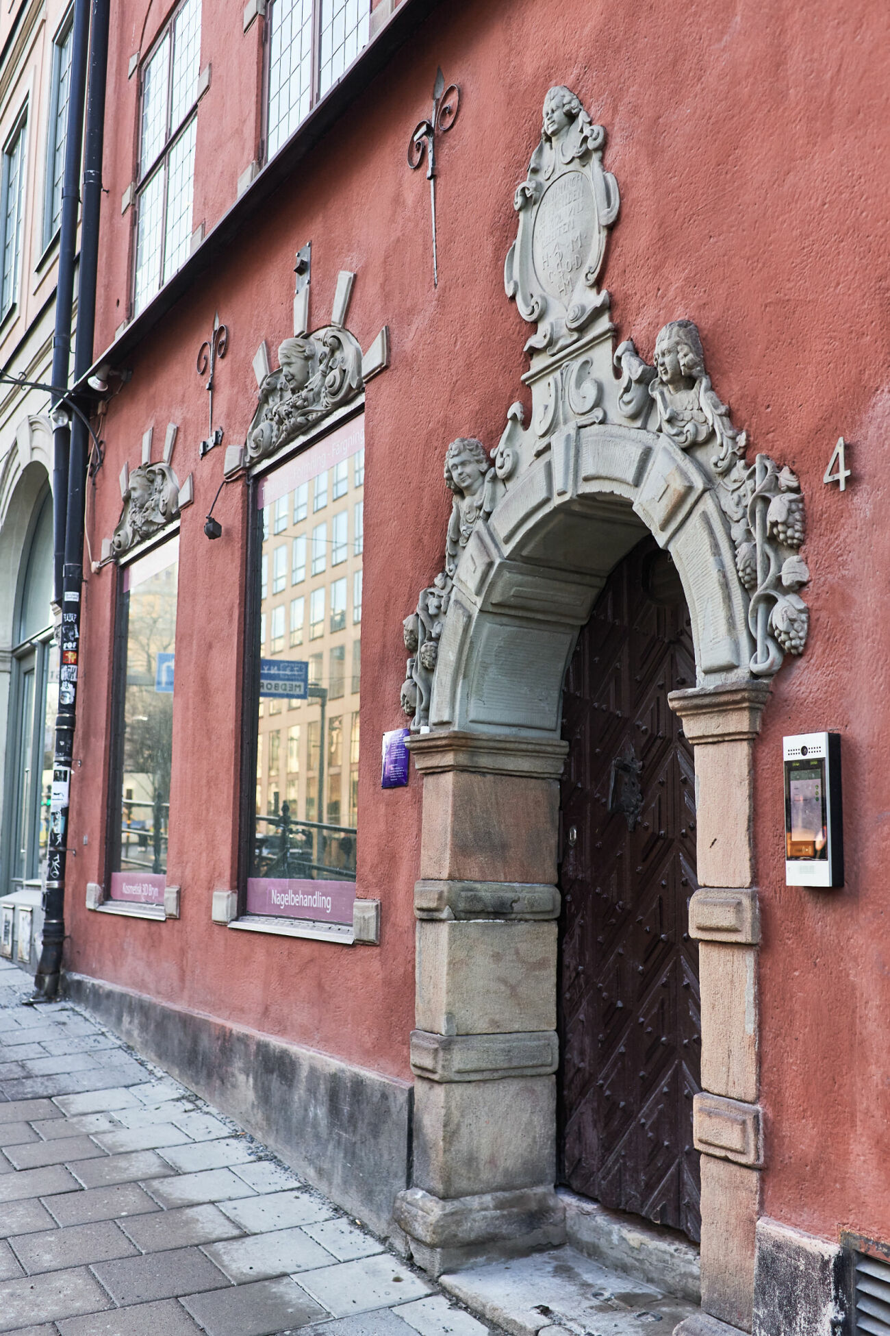 Porten på Hornsgatan 4