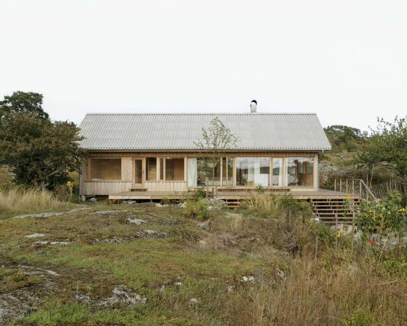 hus i trä med inspiration av den svenska ladan