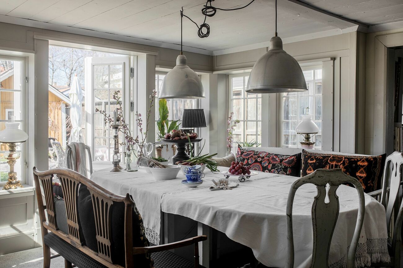 Åsa Larsson säljer sitt hus i Mariefred matbord