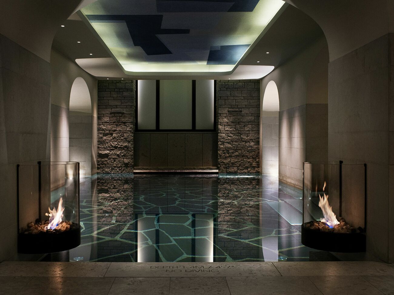 det finns pool på grand hôtel i stockholm