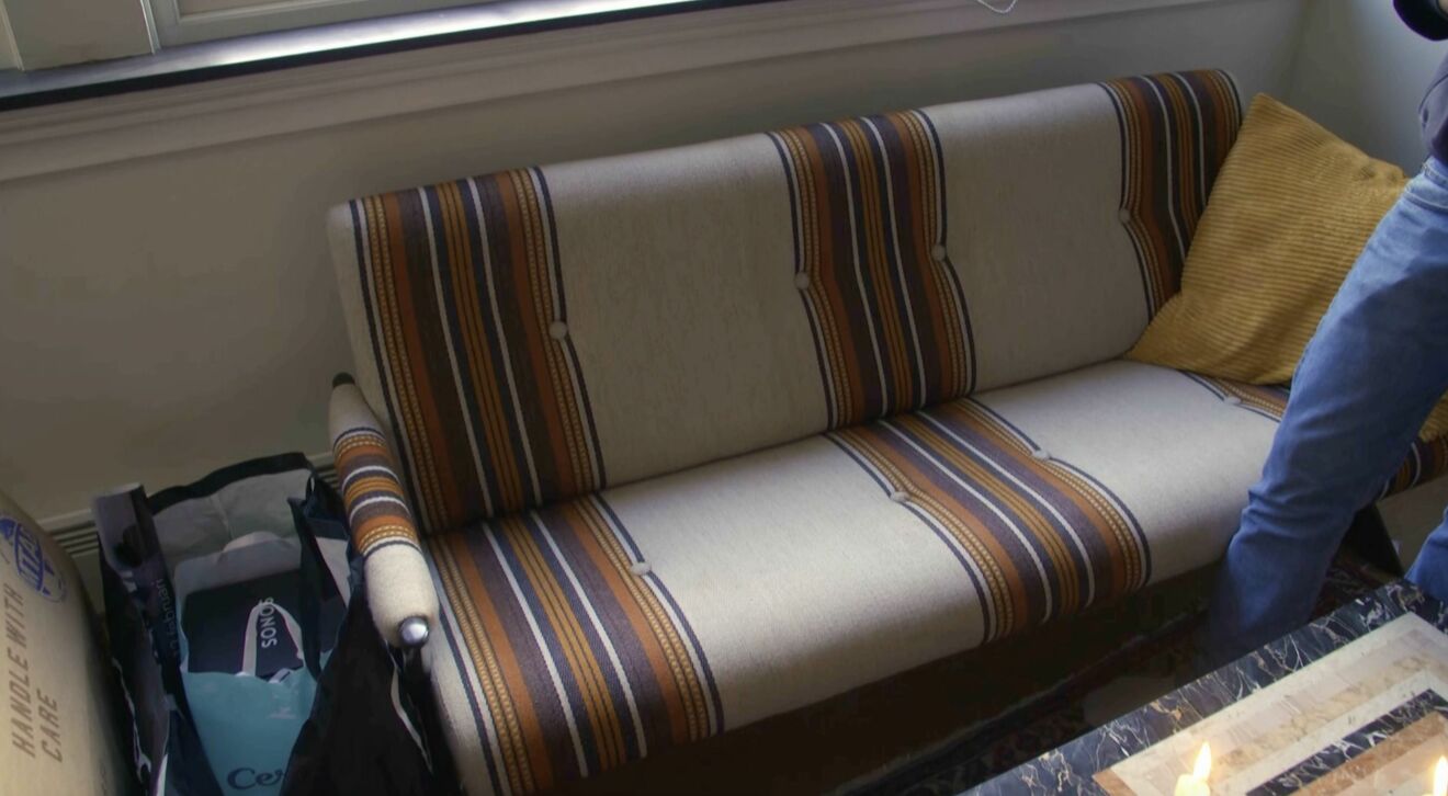 Björn Gustafssons soffa i vardagsrummet.