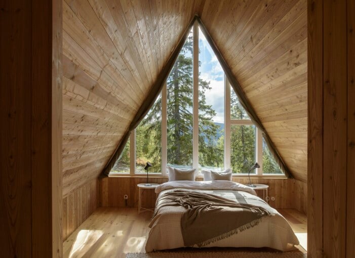 Master bedroom i A-frame-hus.