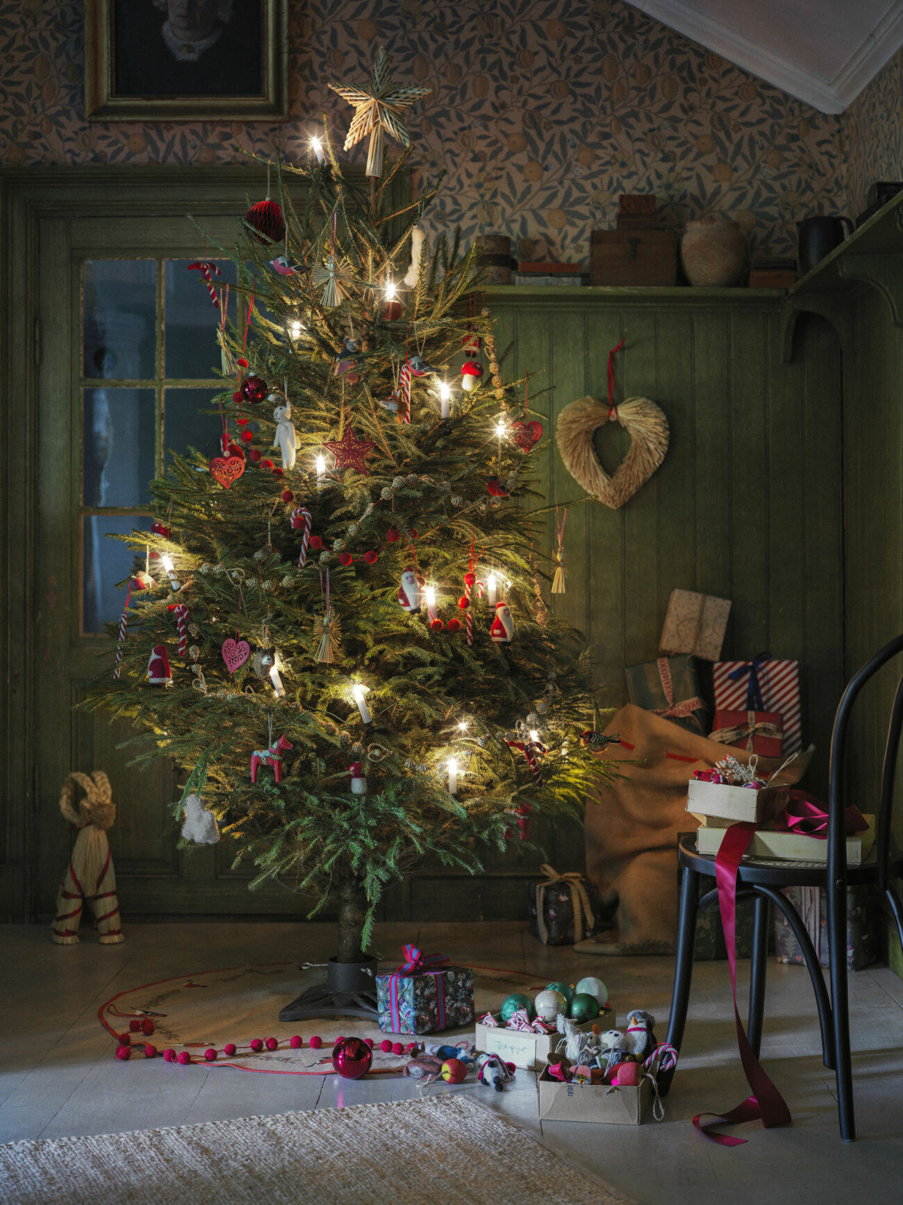 traditionell julgran hos Åhléns 2020