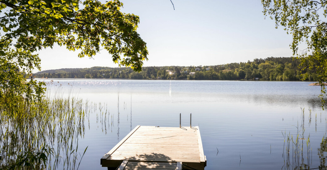 Husets egna vattenområde med flotte. Husets egna vattenområde med flotte.