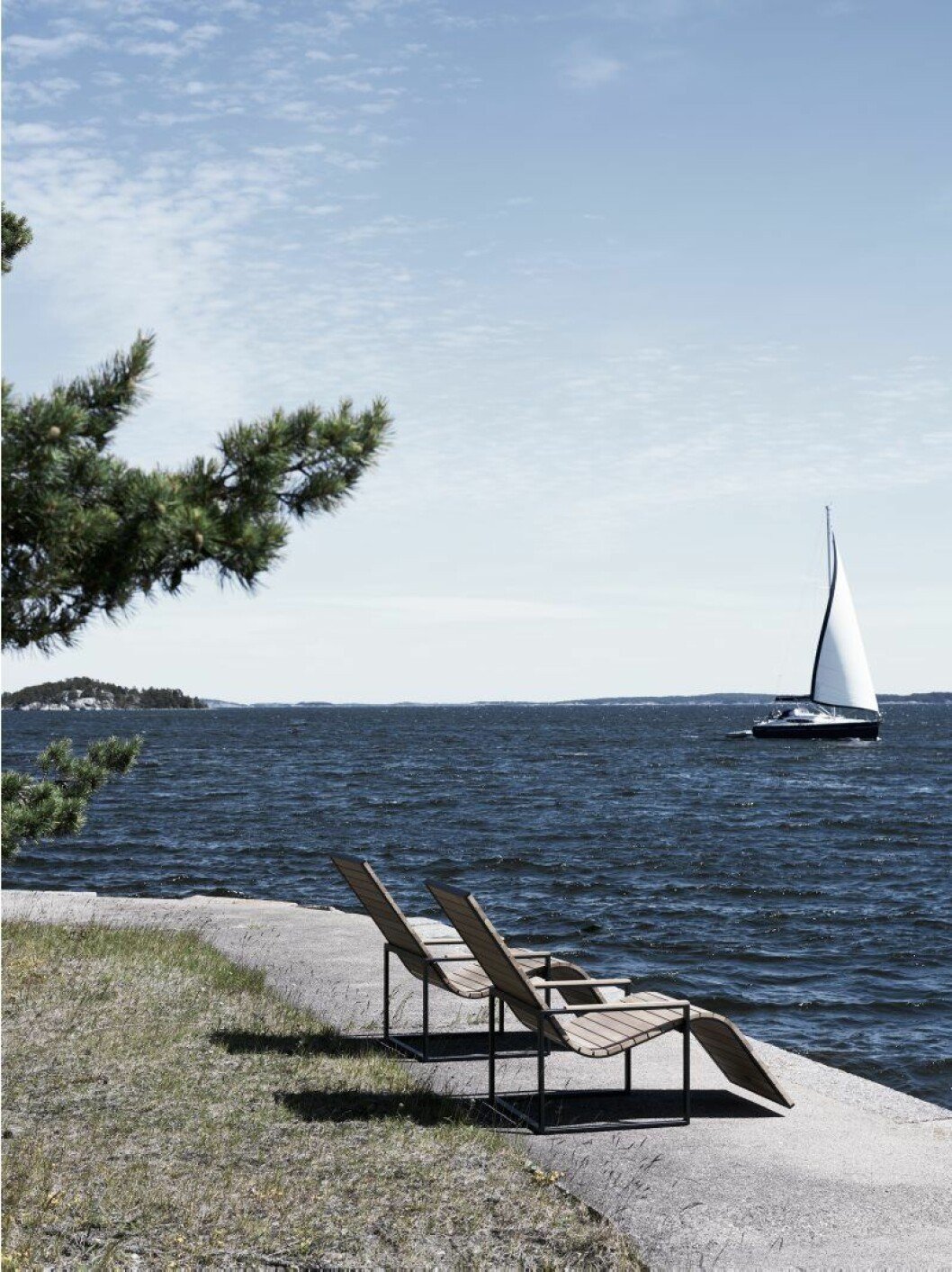 Solstolar Garden sun chair i teak formgivna av Broberg & Ridderstråle för Röshults.