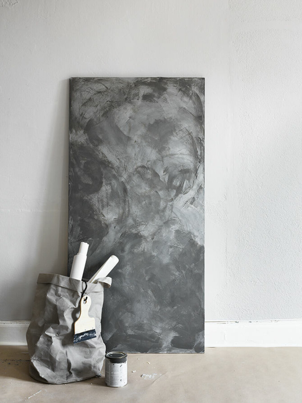 Stylisten Emma Wallén har använt produkter från Alcro i form av deras handspackel samt Pashmina helmatt i kulörerna Anis och Silverpil för detta tjusiga resultat. Alcro_struktur_Styling Emma Wallmen Foto Therese Winberg