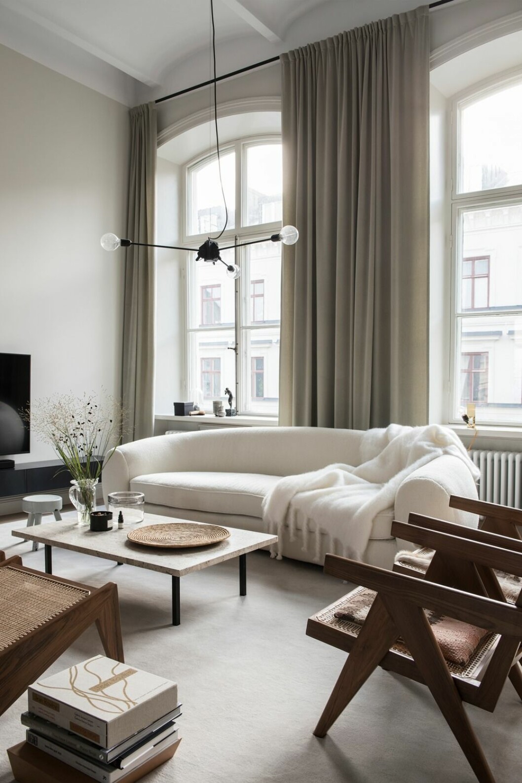 Lampor byggda för Möbelmässans Designbar. »Jag blev ägare till 200 rostiga klämmor från bygget av mitt sommarhus i Aspvik och beslöt att göra en lampserie till Designbaren.«