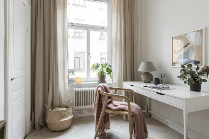 Angelica Blicks hemmakontor går i beige toner