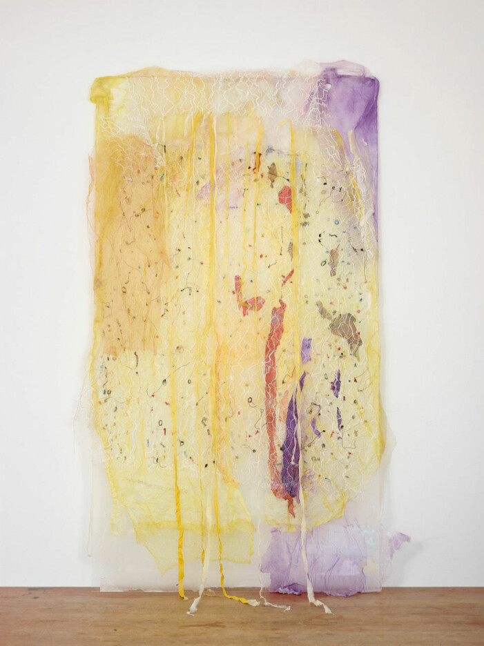Astrid Svangrens färgglada skapelser ser du mer av hos Anna Bohman Gallery i sommar. Foto: Malle Madsen. Sommarutställning hos Anna Bohman Gallery