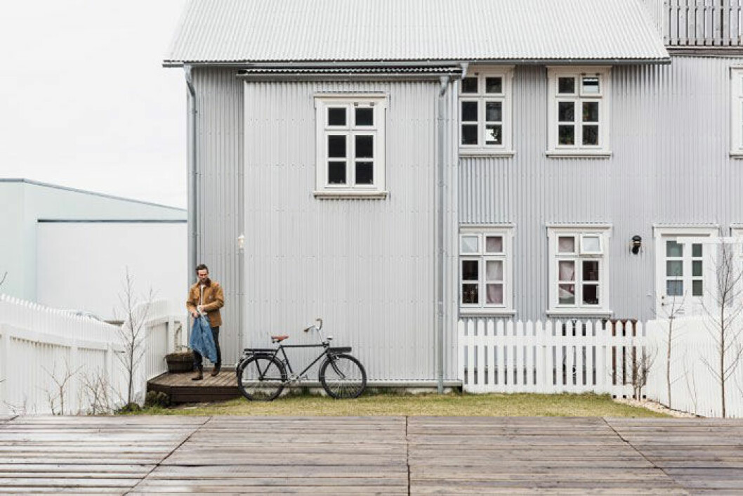 Cykeln är ett av Anthonys favoritobjekt, en svensk Kronan-cykel han köpt av en kille i LA, som hade köpt den i Japan. Cykeln är ett av Anthonys favoritobjekt, en svensk Kronan-cykel han köpt av en kille i LA, som hade köpt den i Japan.