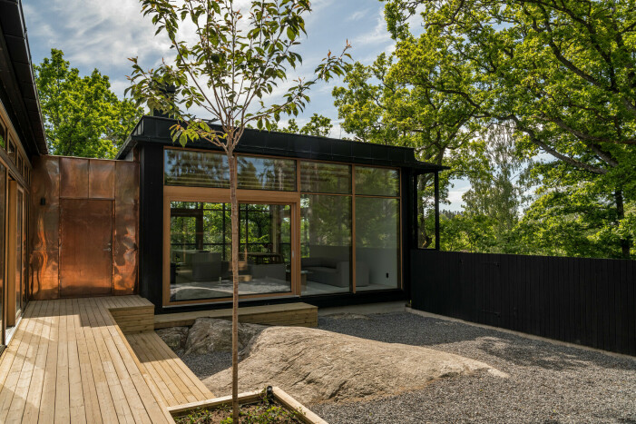 Huset är omringat av en japansk trädgård. arkitekt AndrénFogelström värmdö