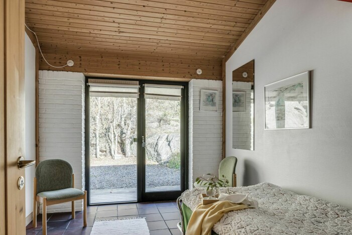 Ett av villans många sovrum. Arkitektritad etagevilla till salu i Kållered, sovrum