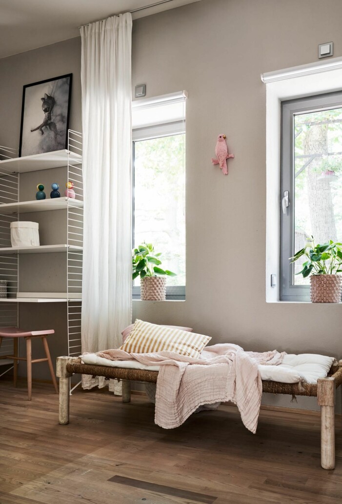 Villan består av hela fyra sovrum, perfekt för dig som är ute efter ett barnrum, arbetsplats eller kanske gästrum. Arkitektritad lyxvilla i Saltsjö-Boo utanför Stockholm, barnrum