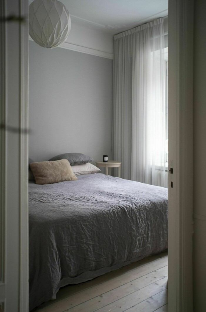 Foto: Michelle Meadows, Stylist: Sophia Bratt. Syns i <a target="_blank" href="https://www.residencemagazine.se/hemma-hos/hemma-hos-mathilda-brusewitz/7826730">"Avskalat och lugnt – titta in hos PR-proffset Mathilda</a>". Avskalat och lugnt sovrum