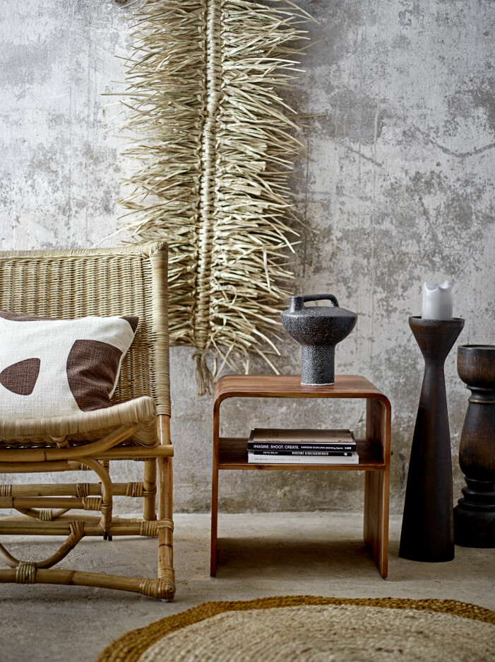 Höstens vassaste hemstyling? Blandade naturmaterial i en och samma miljö. Foto: Bloomingville. Inredningstrender hösten 2021, halm och sjögräs