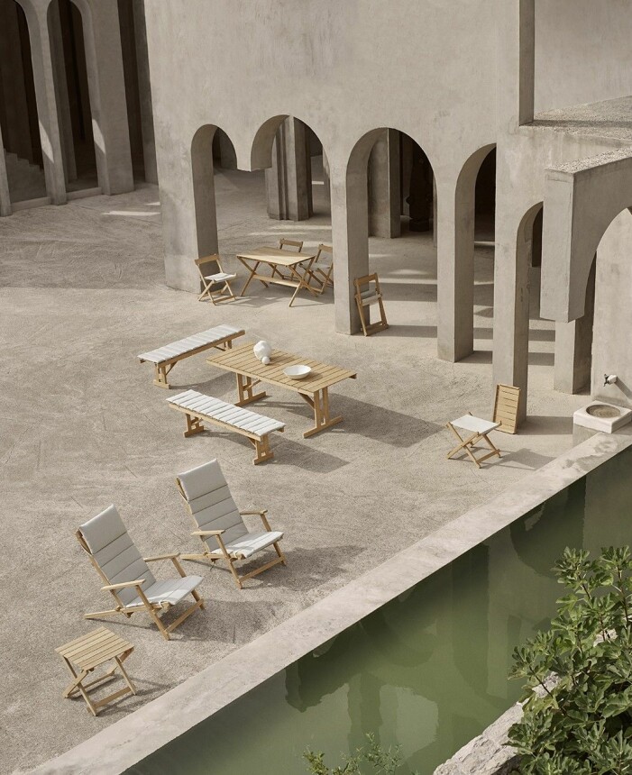Naturnära materialval möter den trendiga jordnära färgskalan i <span class=" italic" data-lab-italic_desktop="italic">Deck chair</span>-serien. Nyheter från Carl Hansen & Son