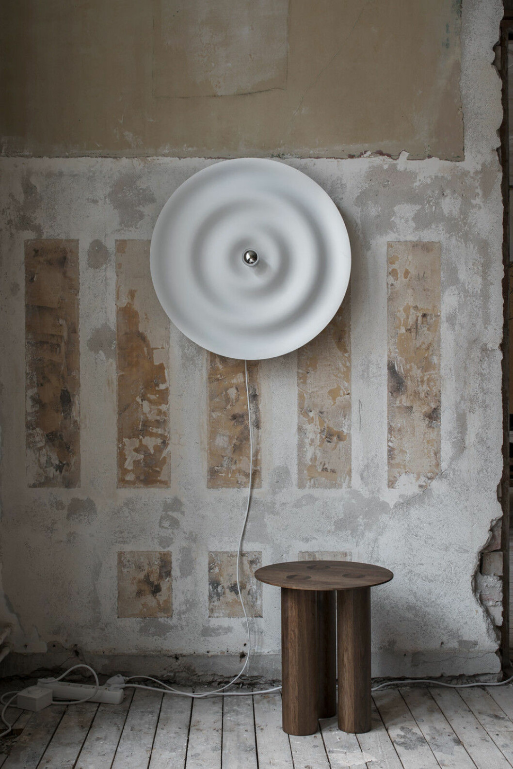 Bord Hommage av Studio Matti Carlsson, lampa från Wästberg.