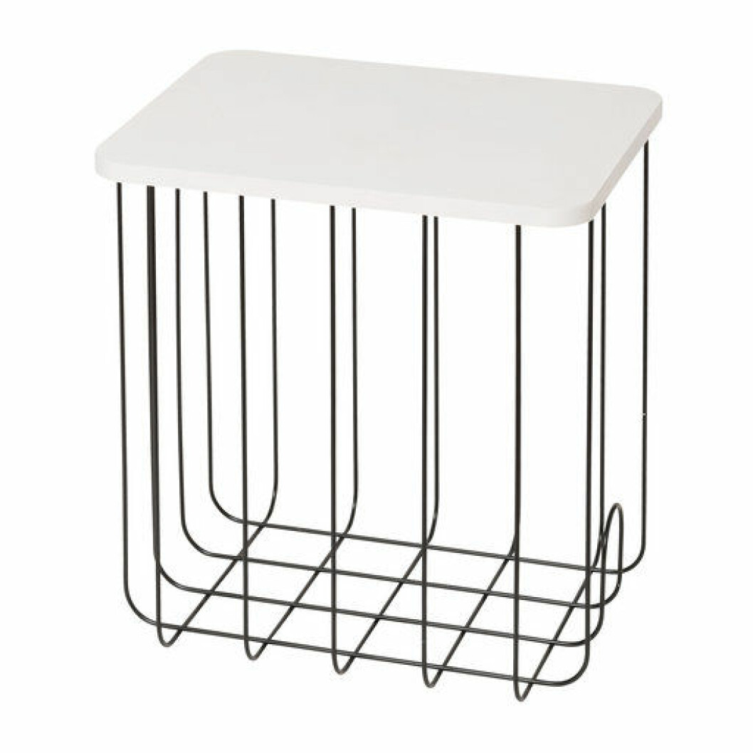 Via: <a href="http://www.ahlens.se/Inredning/mobler/bord-120236/ahlens-bord-trad-med-forvaring-vit-88263362/" target="_blank">Åhlens</a> Via: Åhlens