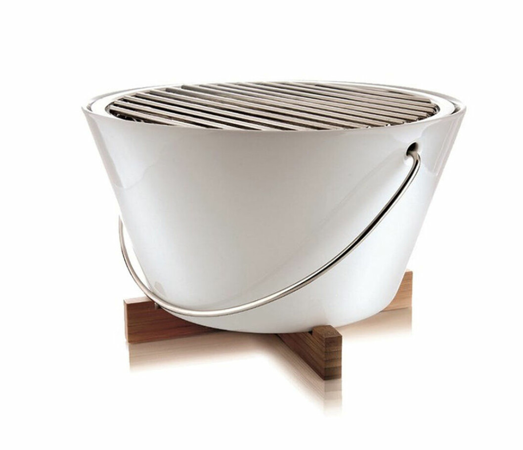 Klicka på bilden för att komma direkt till grillen.<a target="_blank" rel="nofollow" href="https://www.awin1.com/cread.php?awinmid=7916&awinaffid=439049&clickref=barbara-grillar&platform=dl&ued=https%3A%2F%2Fwww.nordicnest.se%2Fvarumarken%2Feva-solo%2Feva-solo-bordsgrill%2F%3FvariantId%3D11593-01%26country%3DSE%26utm_source%3Dgoogle%26utm_medium%3Dsurfaces%26dv_chgroup%3Dsem%26dv_channel%3Dgoogle%26gclid%3DCjwKCAjwt8uGBhBAEiwAayu_9QXyeuja8cKNSlyz7OuusOL07ghiDxG9eVpcBa1NzKkyuXdvaZRsIhoCg48QAvD_BwE%26awc%3D7916_1624447497_7edfc85e6b7d221287c124d313bd73e9%26utm_source%3Dzanox%26utm_medium%3Daffiliate%26utm_campaign%3Dzanox%26utm_content%3DElle%2BMat%2Bo%2BVin%2B-%2BAller%2BMedia_439041"> </a> Bordsgrill från Eva Solo