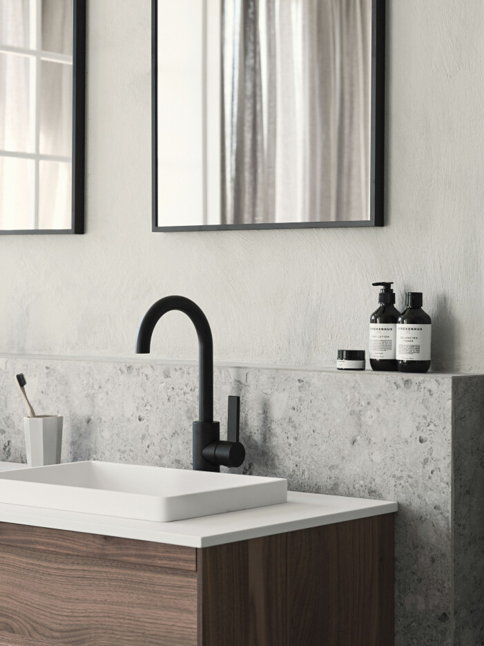 Utgå ifrån klassiska färgval med lång livslängd och undvik för färgstarka varianter som du snabbt tröttnar på. Foto: Bricmate. Compact living-tips för köket och badrummet