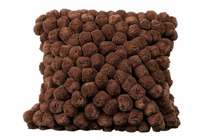 brun pom pom kudde från byon